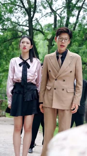 【后山的女人(50集)】短剧完整版免费在线播放-第1张图片-热搜短剧最新分享 【后山的女人(50集)】短剧完整版免费在线播放-第1张图片-热搜短剧最新分享