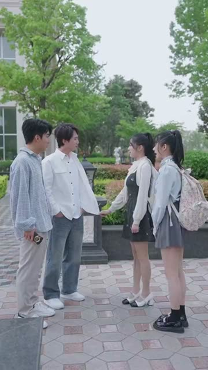 【网暴漩涡世家天团齐出手（86集）】免费在线看短剧完整版-第1张图片-热搜短剧最新分享