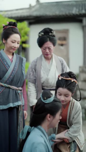 【穿成农家小福星逃荒路上开挂了（95集）】精彩短剧在线免费欣赏-第1张图片-热搜短剧最新分享