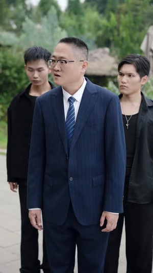 【万界收租，女帝也得上供（60集）】热门短剧免费在线速看-第1张图片-热搜短剧最新分享